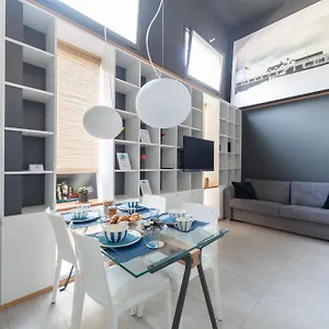 design-navigli-loft-hosted-by-sweetstay.italymilanhotels.net/
